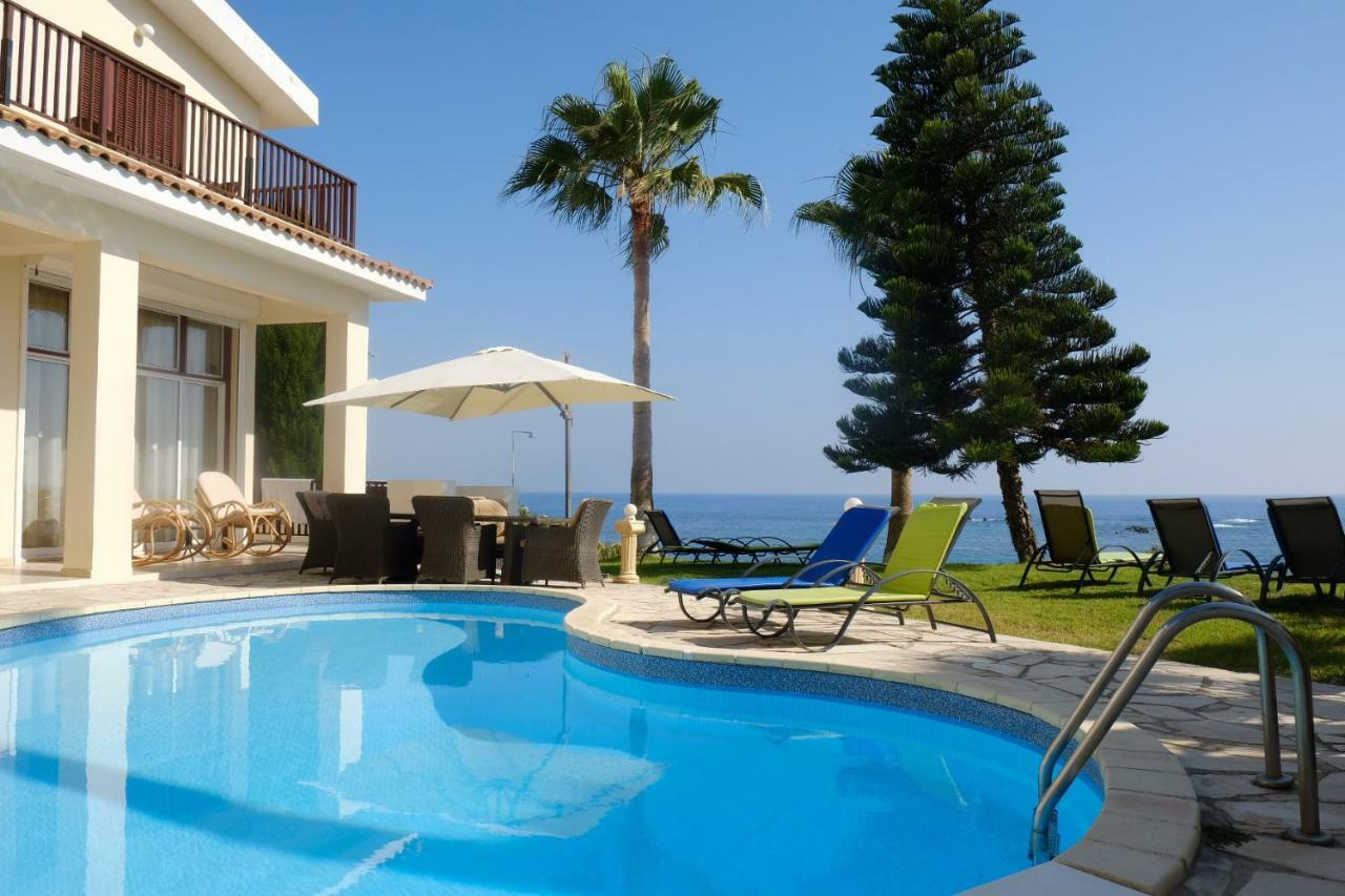 Villa On The First Line Peyia Exterior photo